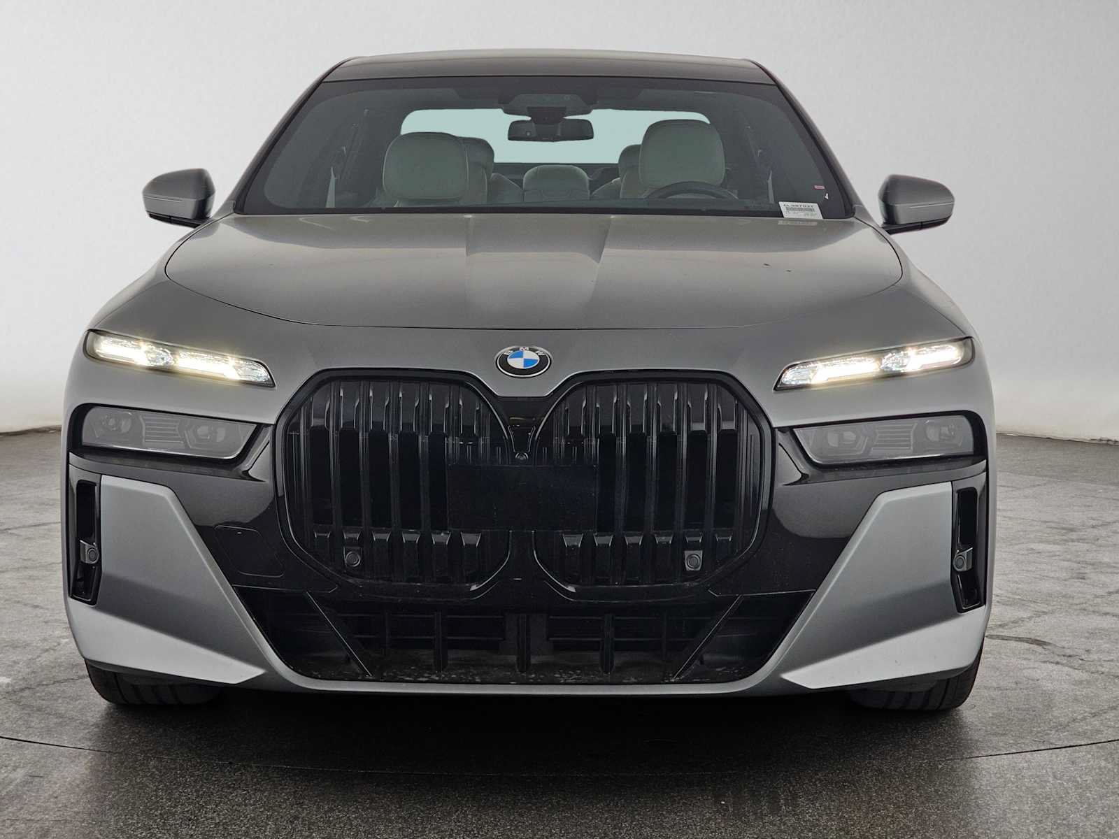 Used 2023 BMW 760i xDrive AWD/4WD image 8