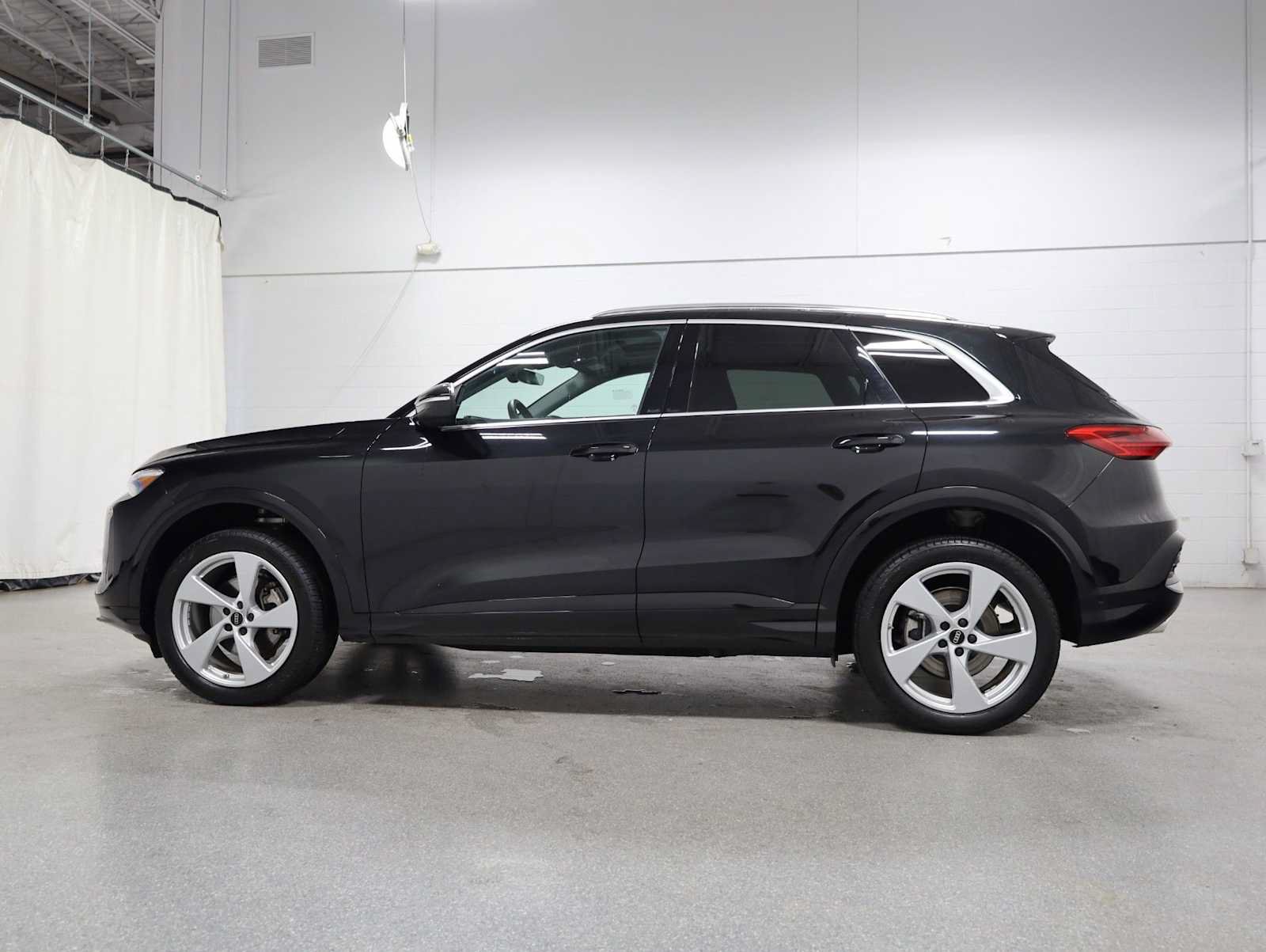 Certified 2025 Audi Q5 Premium w/ Premium Plus AWD/4WD image 2