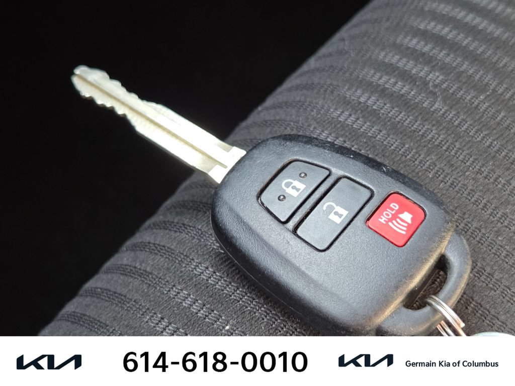 Used 2016 Toyota RAV4 LE FWD image 34