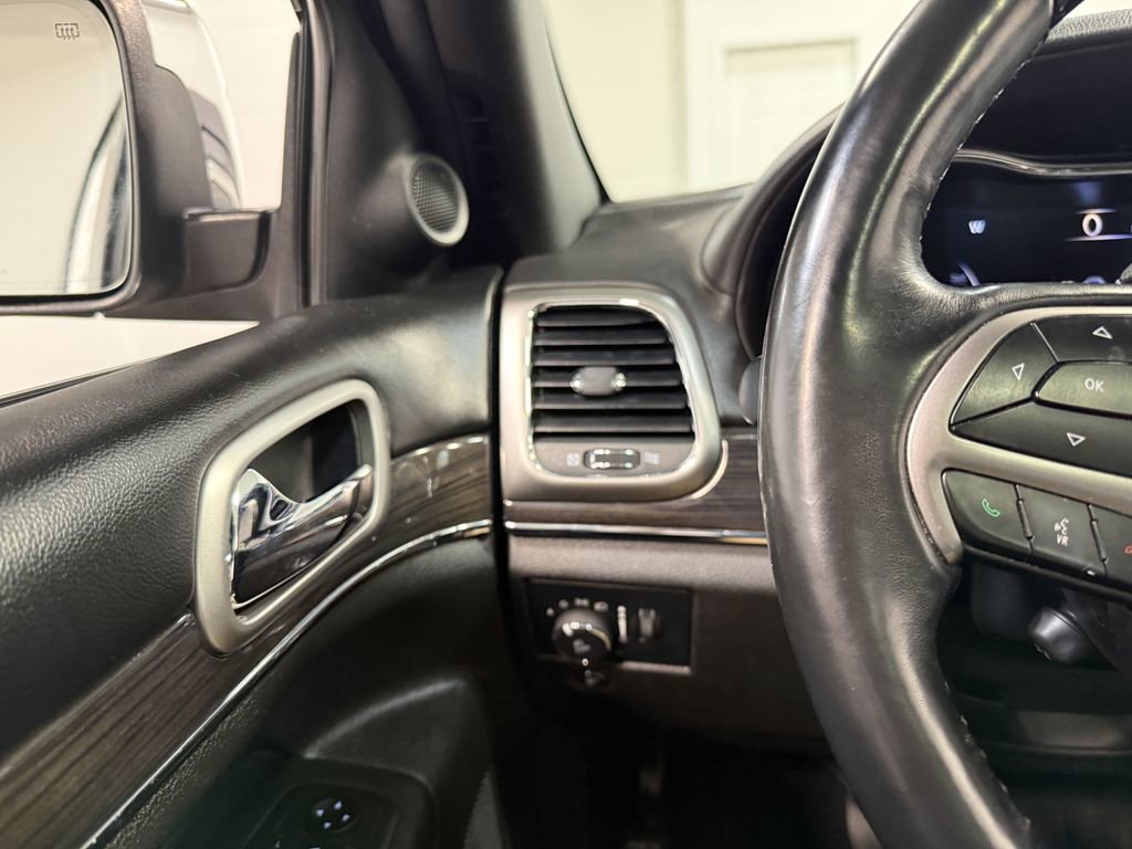Used 2018 Jeep Grand Cherokee Overland image 70
