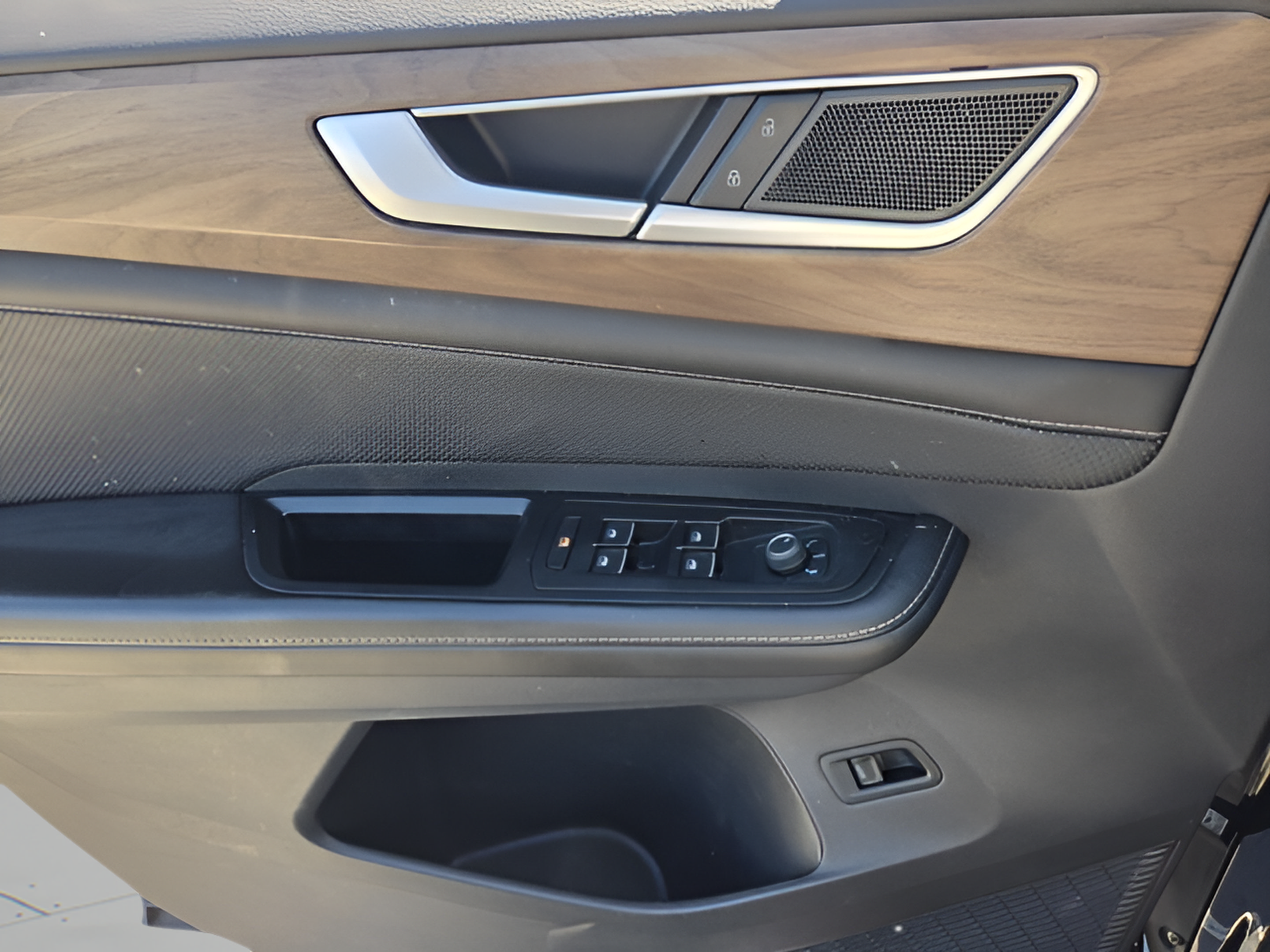 Used 2024 Volkswagen Atlas SE FWD image 21