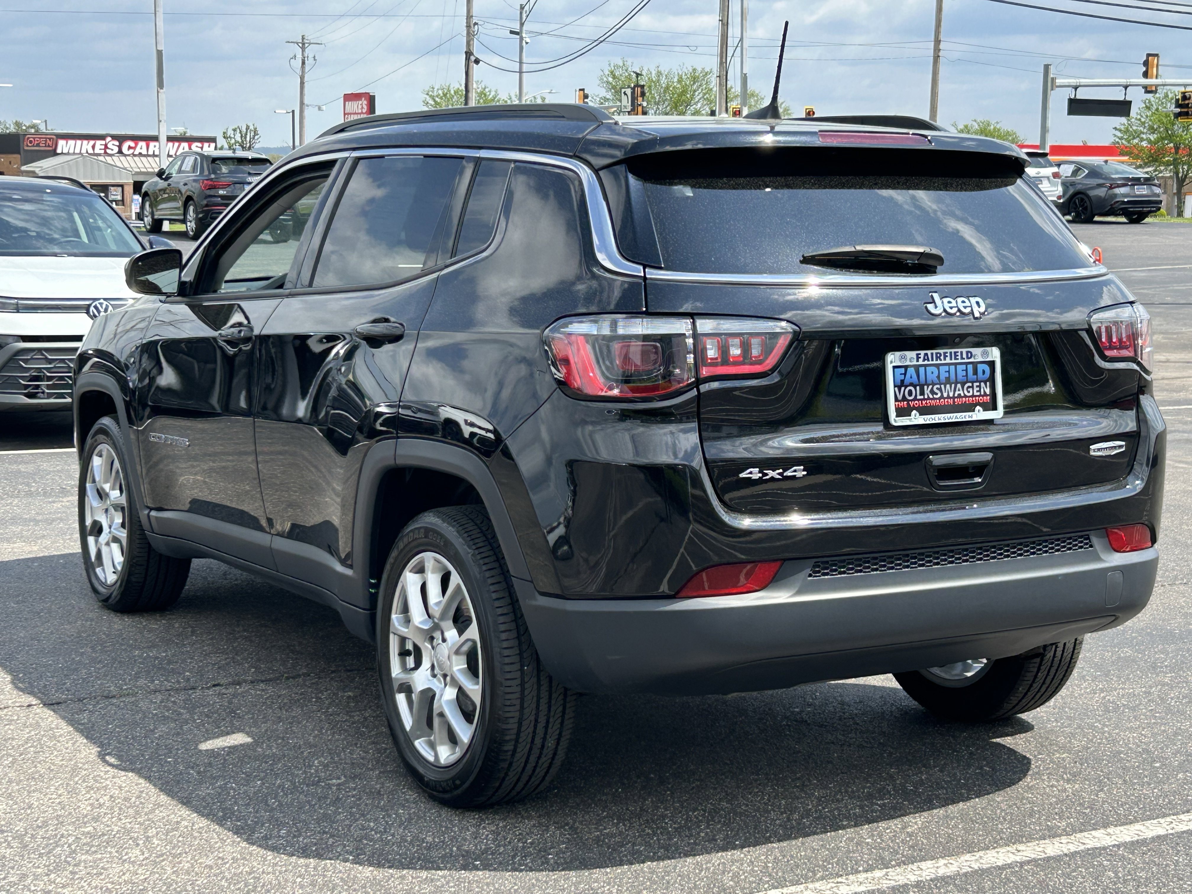 Used 2022 Jeep Compass Latitude w/ Sun and Sound Group AWD/4WD image 5