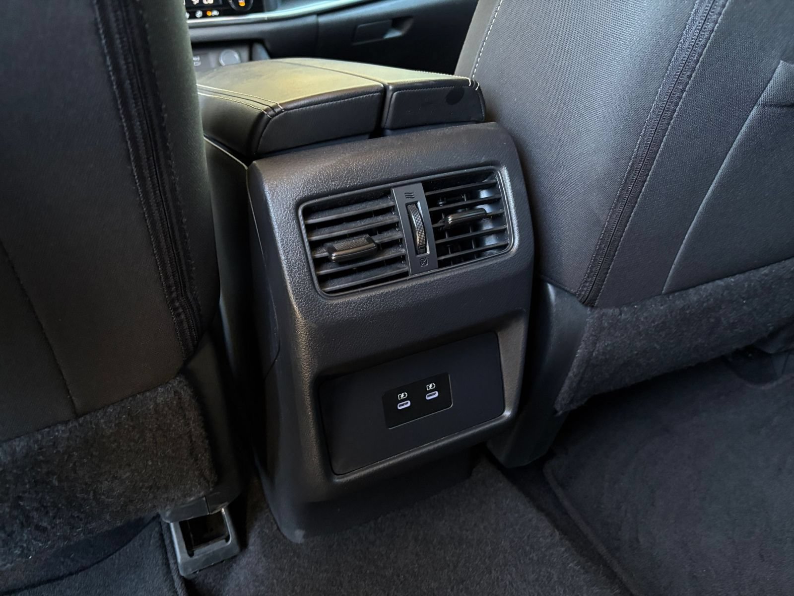 Used 2025 Nissan Rogue SV FWD image 24