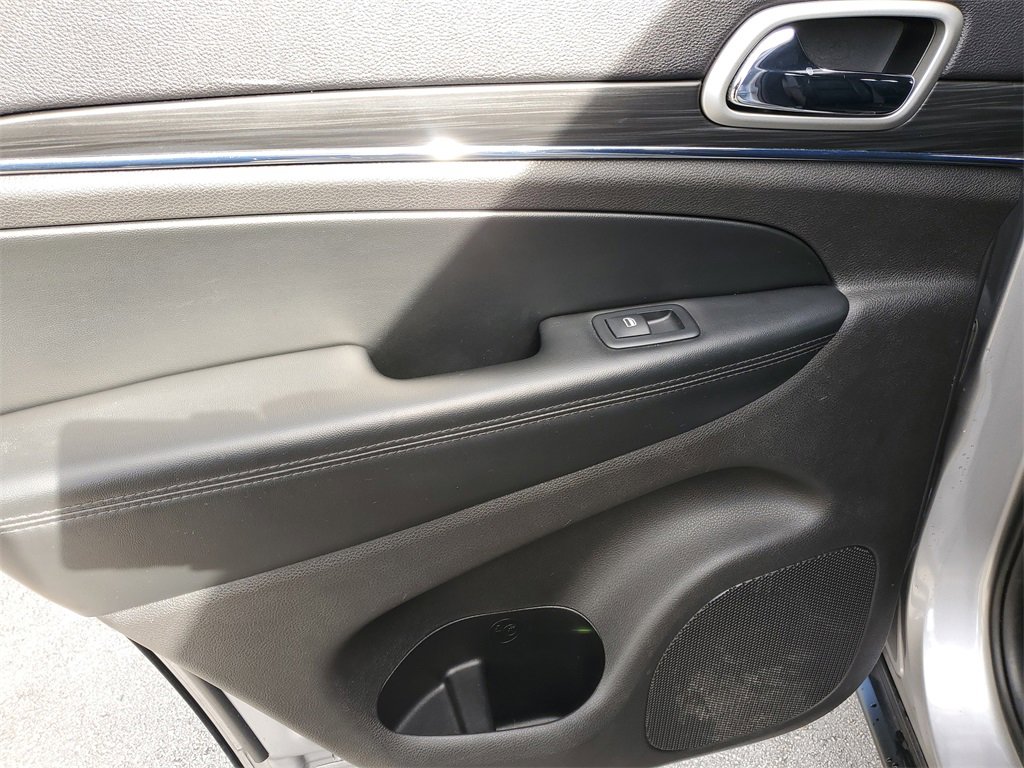 Used 2019 Jeep Grand Cherokee Limited image 10