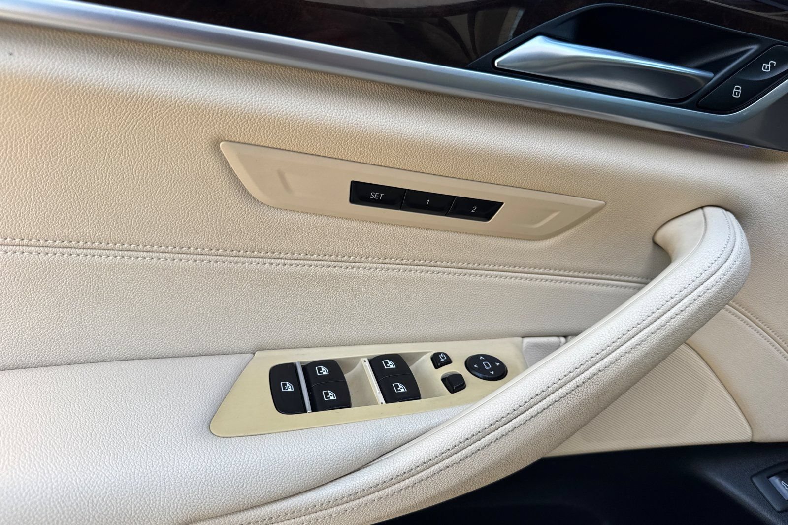 Used 2019 BMW 530e w/ Premium Package RWD image 11