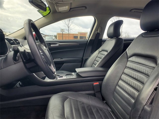 Used 2017 Ford Fusion SE w/ Fusion SE Technology Package image 12