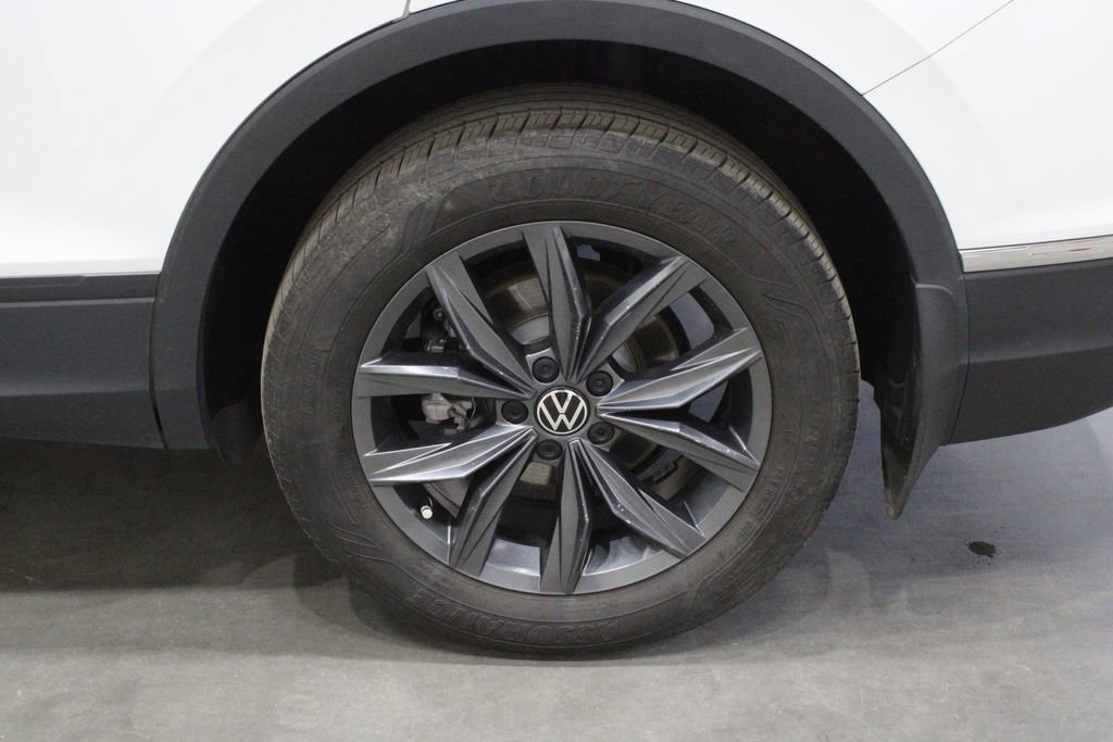 Used 2022 Volkswagen Tiguan SE image 36