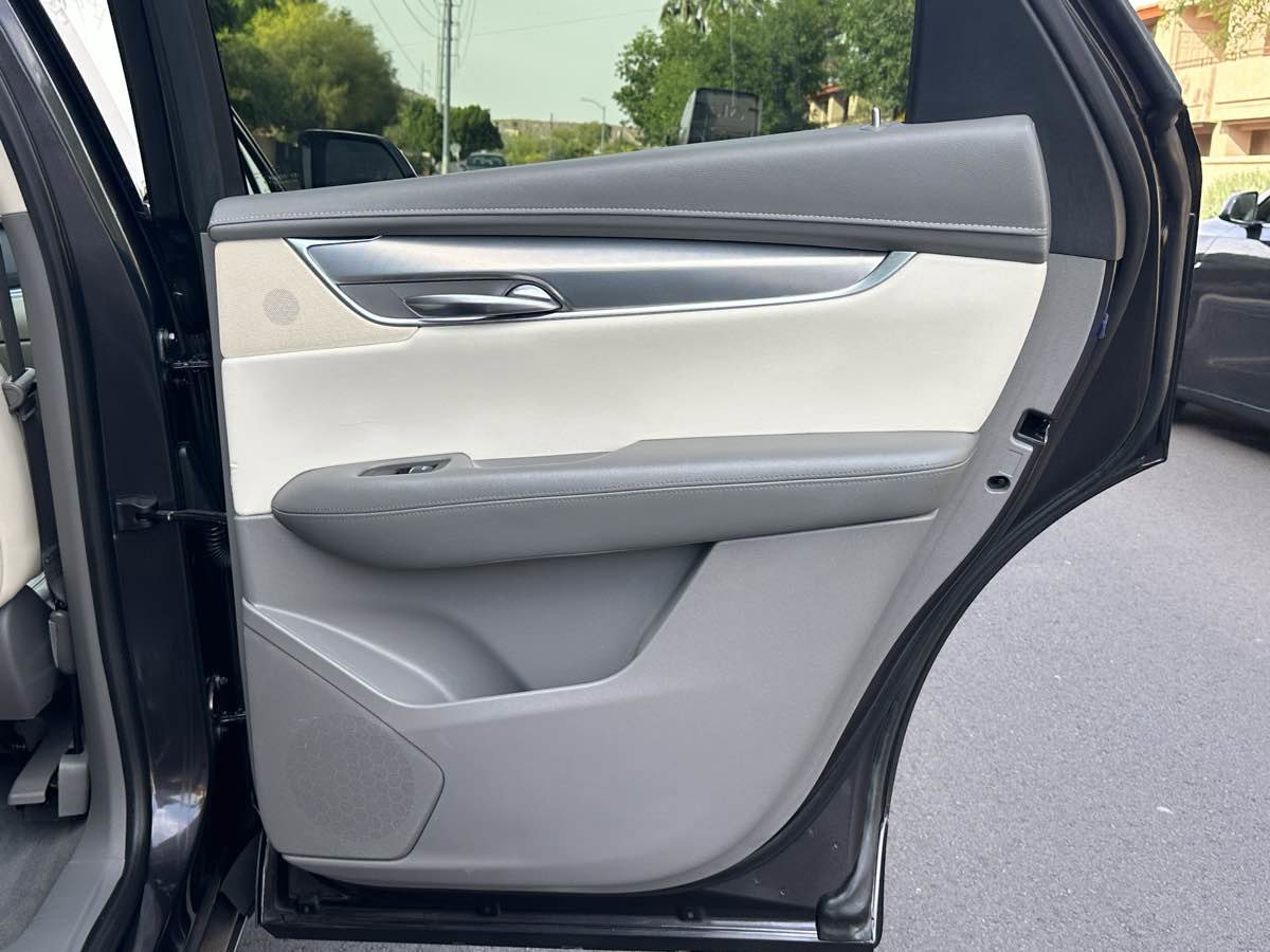 Used 2017 Cadillac XT5 Luxury w/ Driver Awareness Package image 46