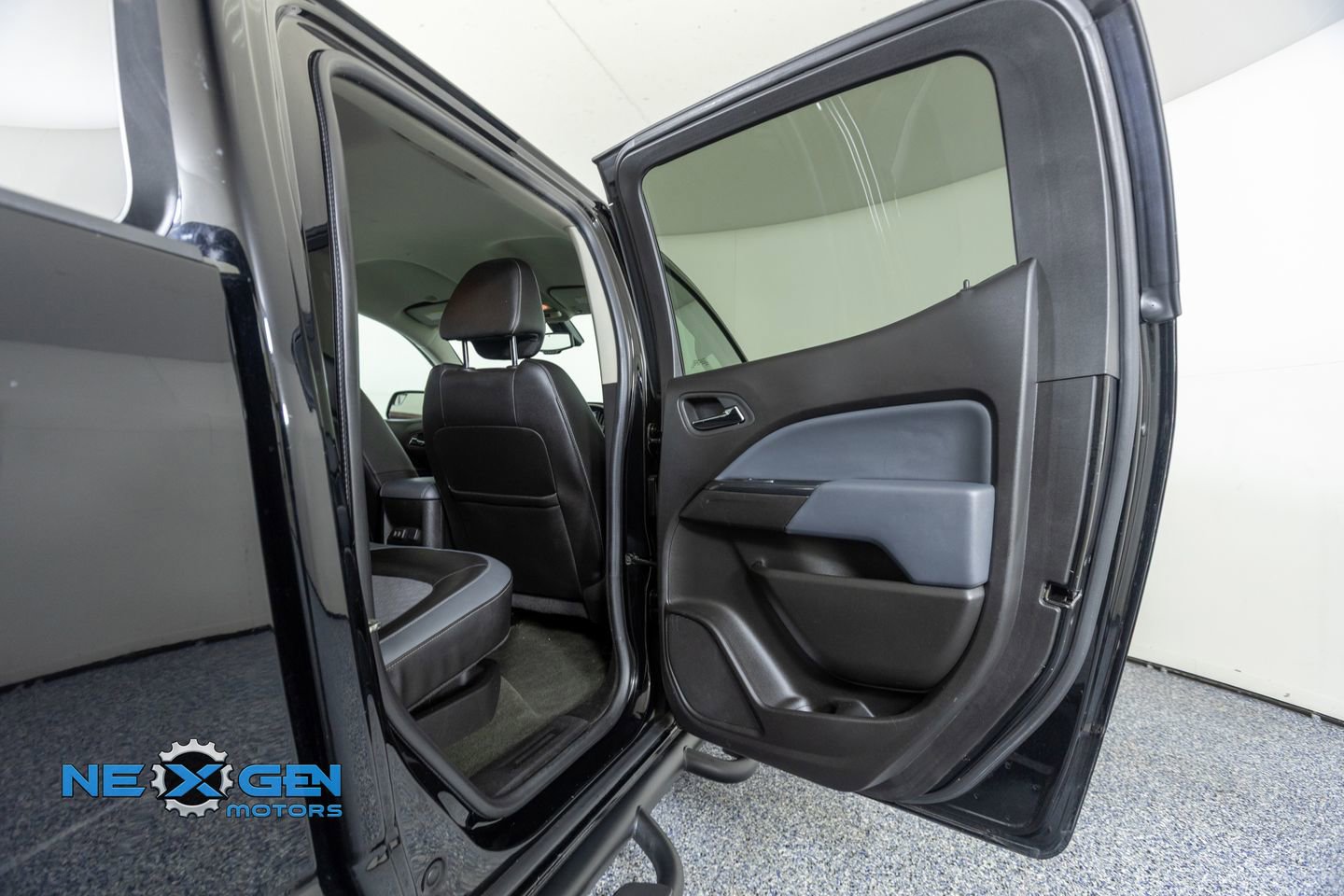 Used 2017 Chevrolet Colorado Z71 AWD/4WD image 32