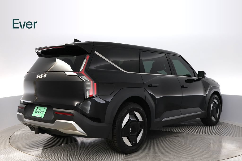 Used 2024 Kia EV9 Light Long Range RWD image 3
