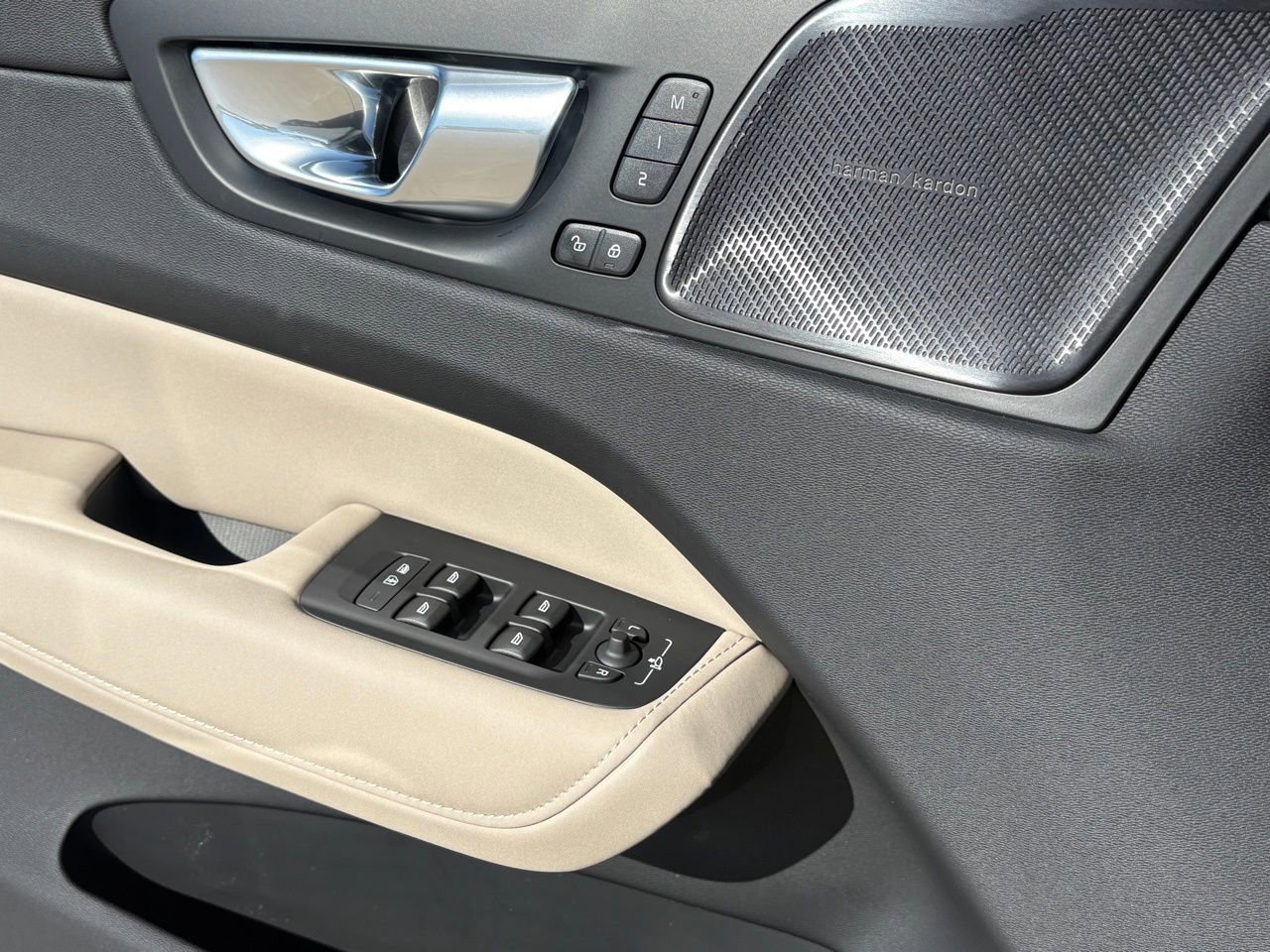 New 2026 Volvo XC60 B5 Plus w/ Protection Package Premier image 18