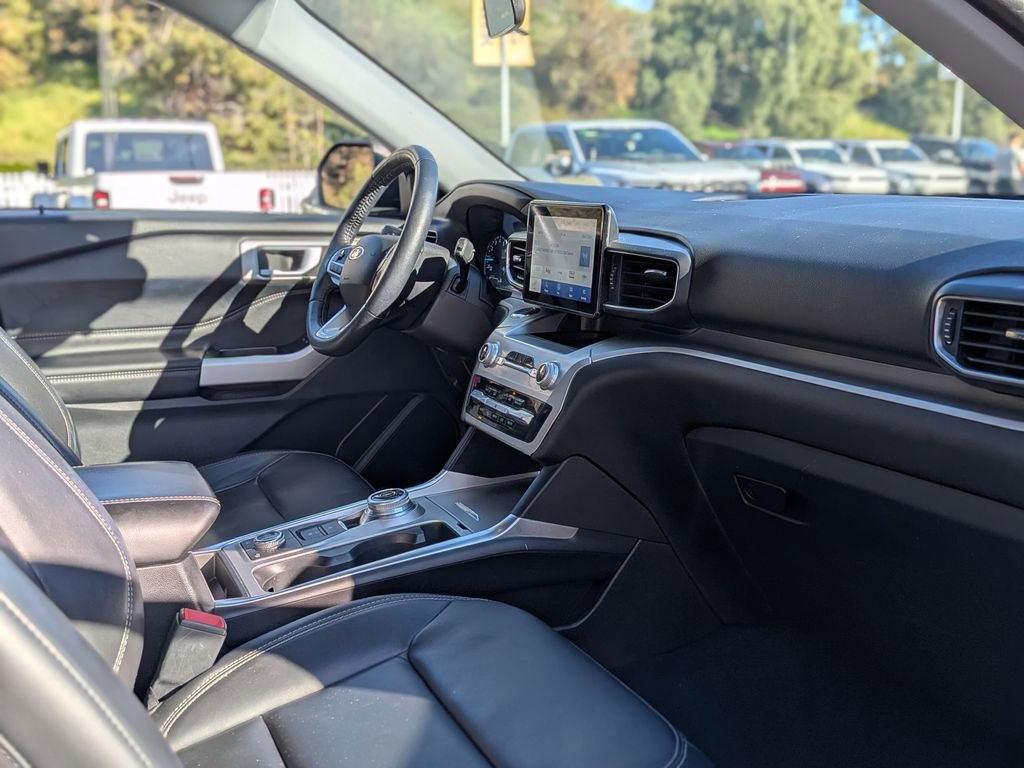 Used 2022 Ford Explorer XLT w/ Equipment Group 202A image 33