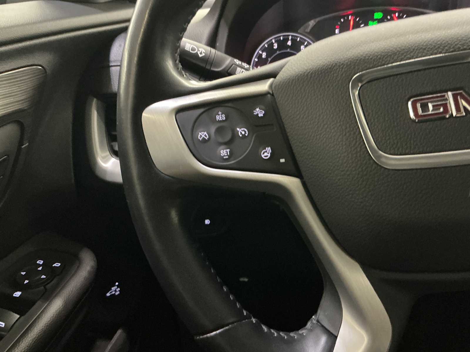 Used 2022 GMC Terrain SLT image 10