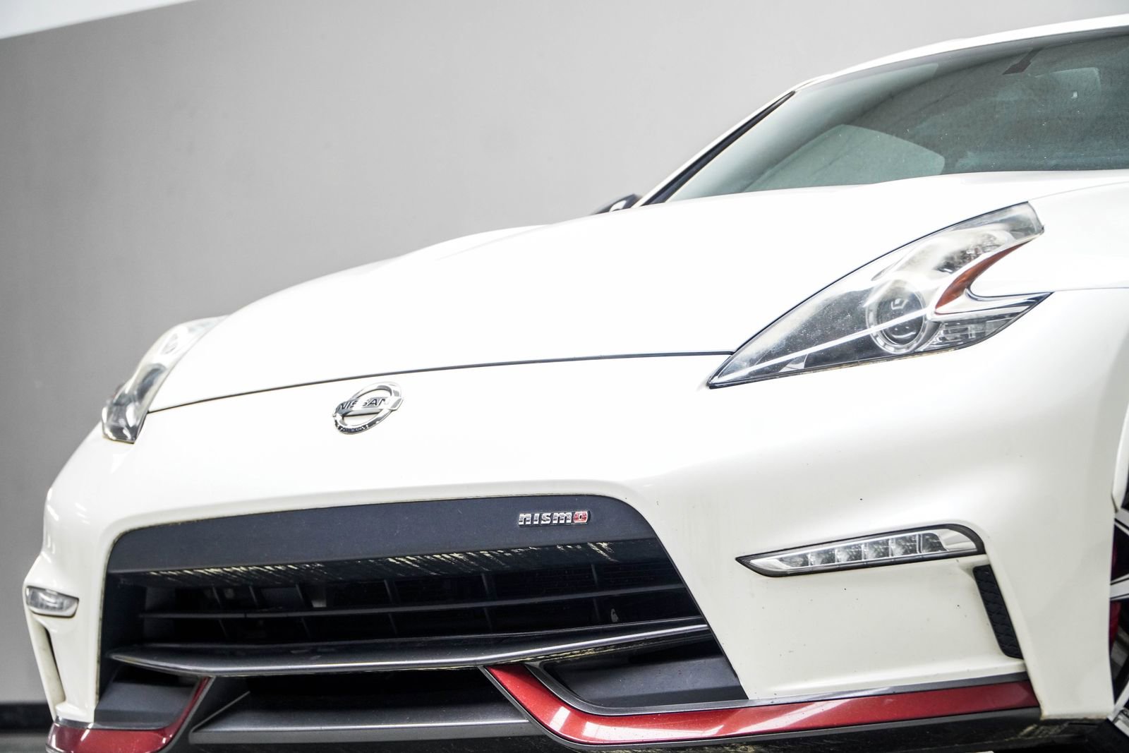 Used 2017 Nissan 370Z NISMO RWD image 2