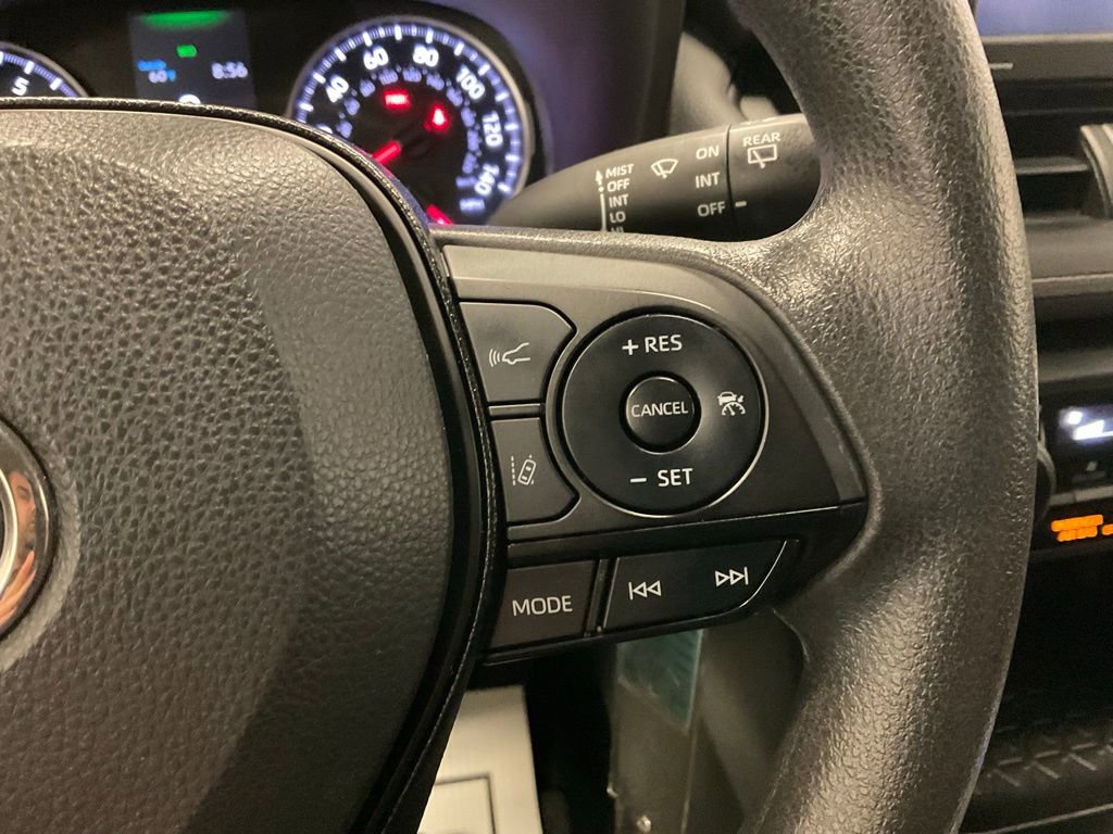 Used 2021 Toyota RAV4 LE image 18