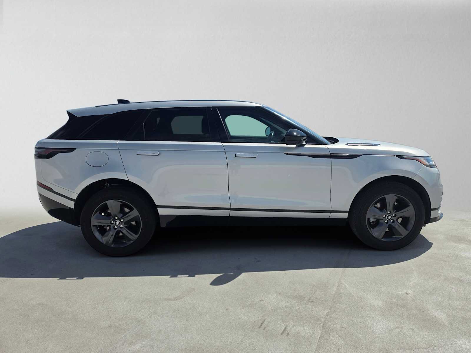 Used 2024 Land Rover Range Rover Velar Dynamic SE AWD/4WD image 9