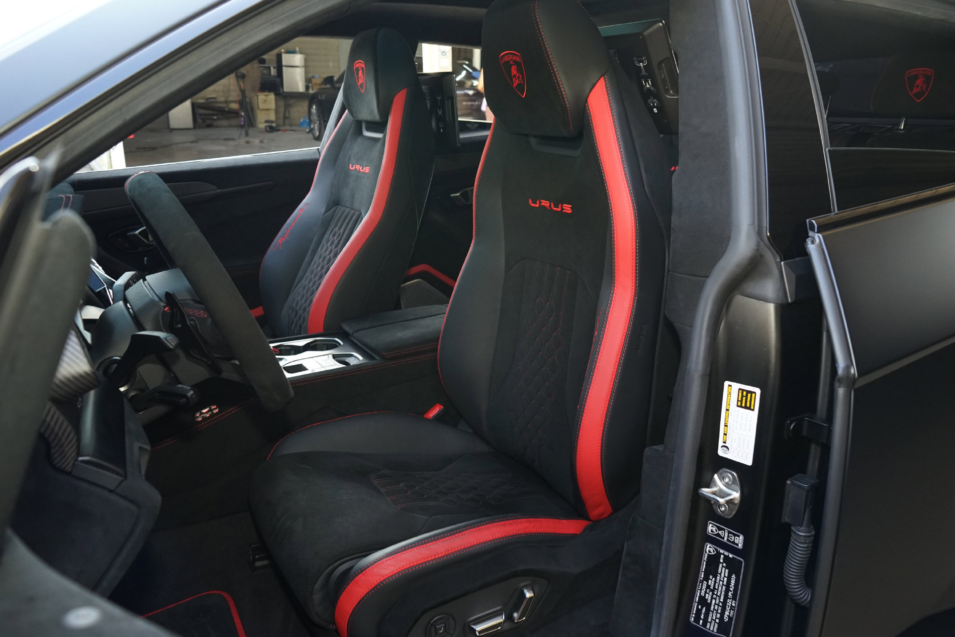 Used 2023 Lamborghini Urus Performante AWD/4WD image 16