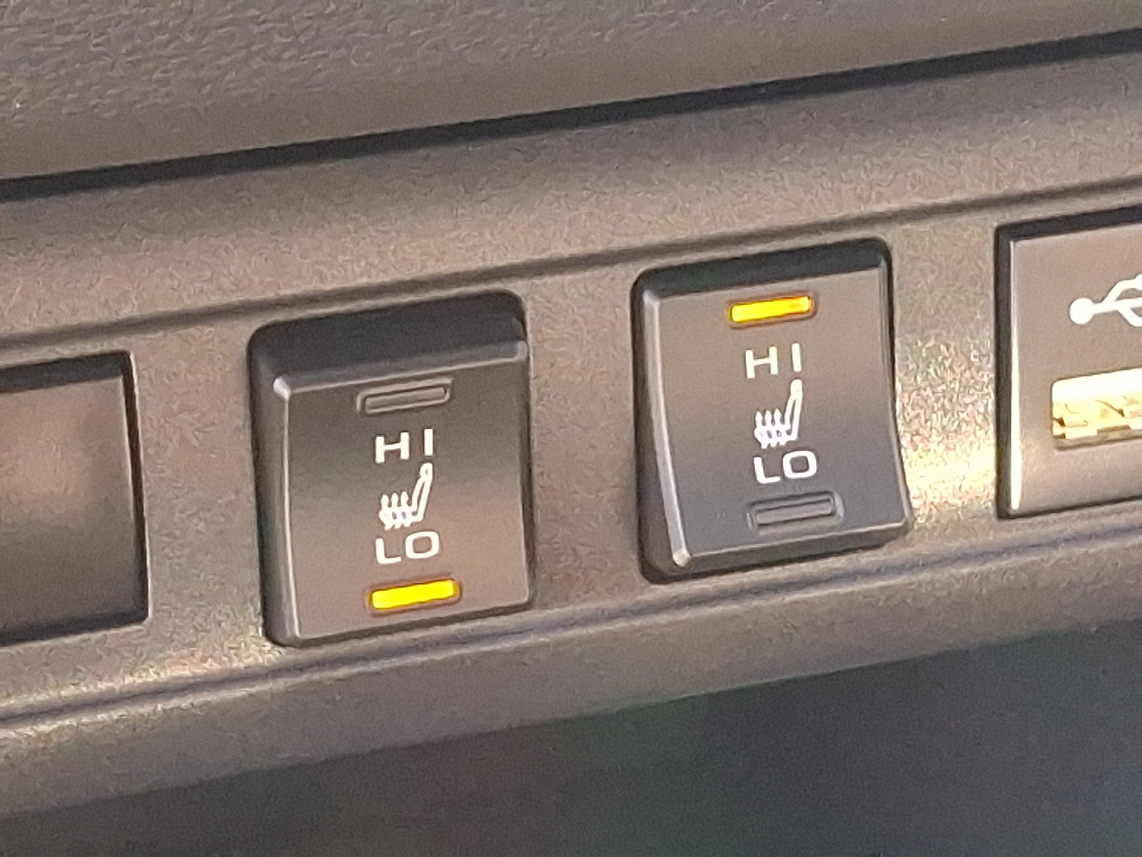 Certified 2022 Toyota Corolla Cross XLE image 27