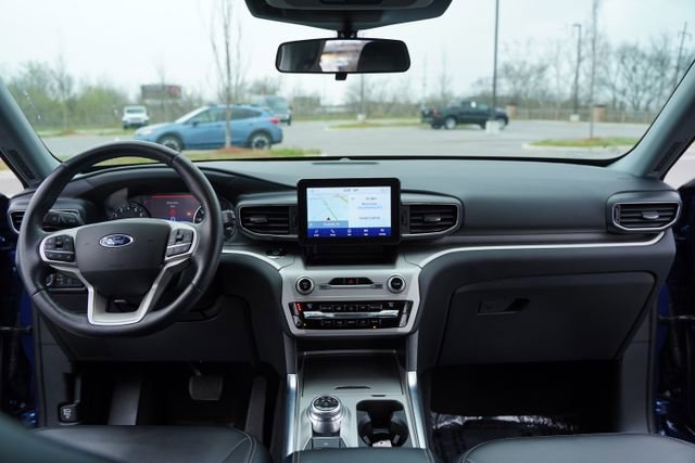 Used 2021 Ford Explorer XLT w/ Equipment Group 202A image 27