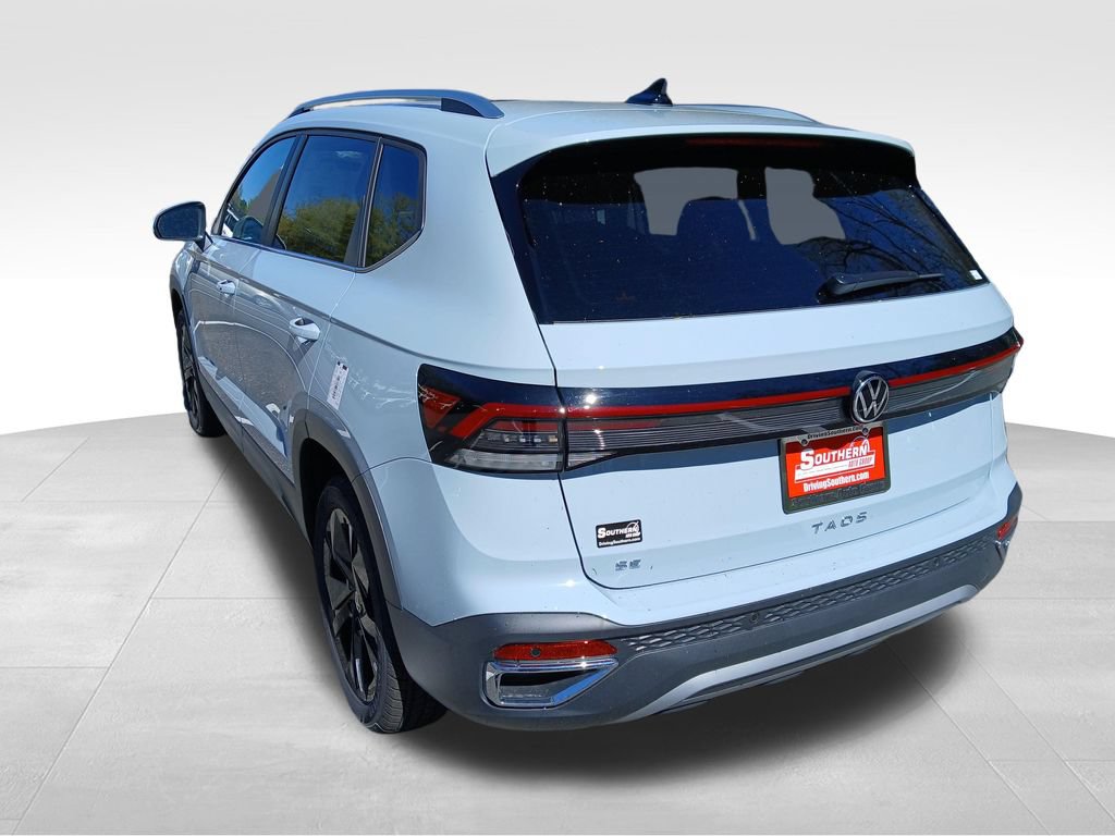 New 2026 Volkswagen Taos SE FWD image 3