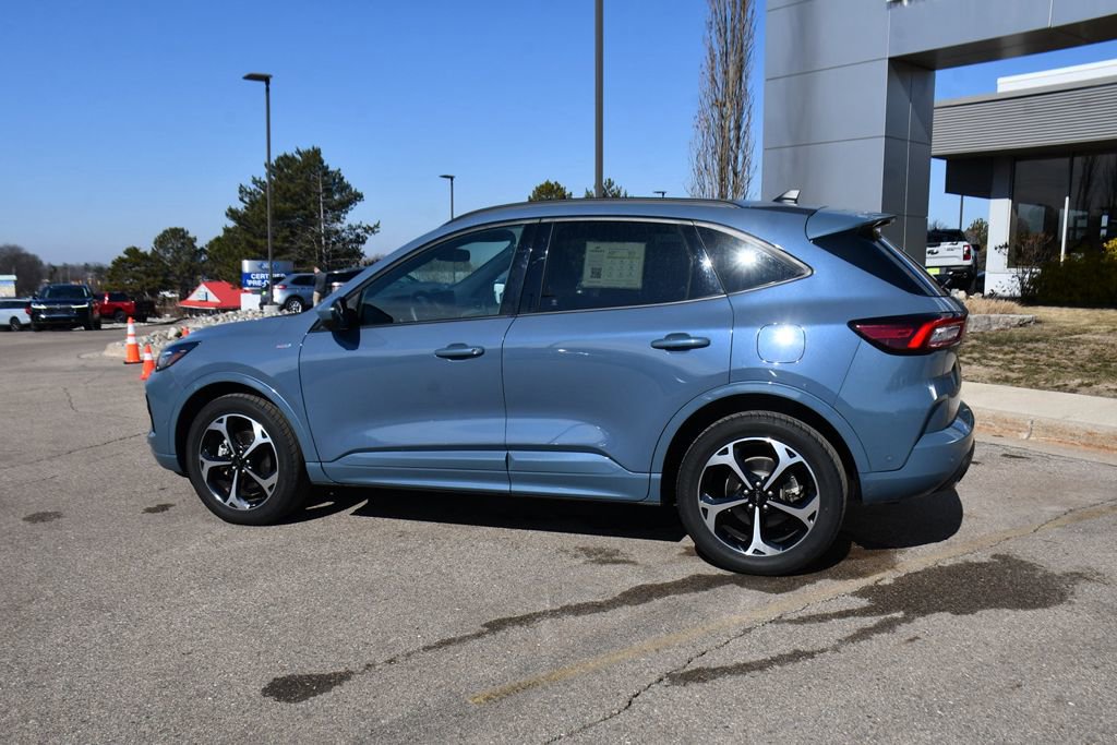 Used 2023 Ford Escape ST-Line Elite w/ Premium Technology Package image 3