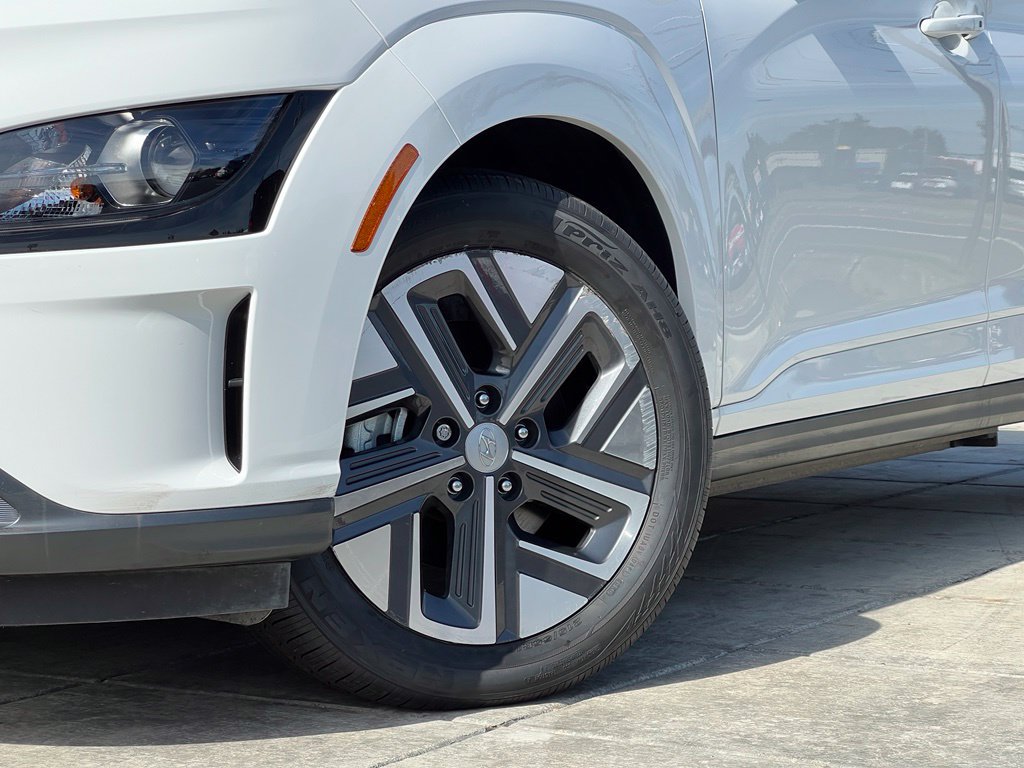 Certified 2023 Hyundai Kona SE FWD image 2