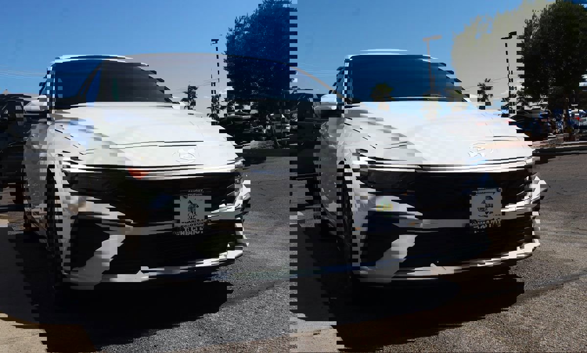 Used 2024 Hyundai Elantra SEL image 18