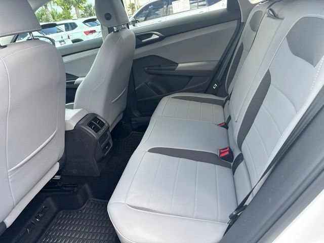 Used 2024 Volkswagen Taos SE FWD image 5