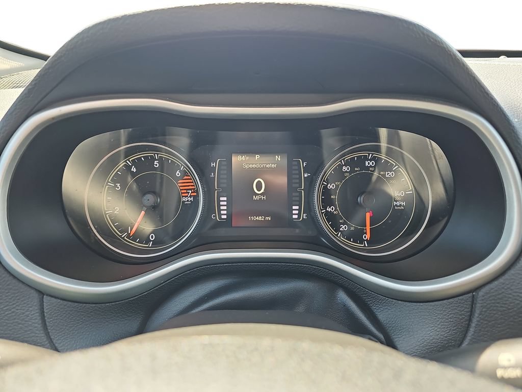 Used 2018 Jeep Cherokee Latitude Plus w/ Comfort/Convenience Group FWD image 19