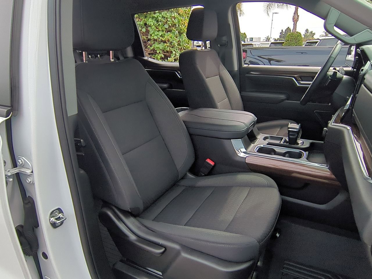 Certified 2025 Chevrolet Silverado 1500 LT Trail Boss w/ Convenience Package II AWD/4WD image 28
