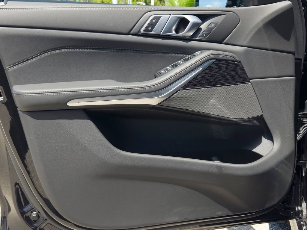 Used 2025 BMW X5 xDrive40i w/ M Sport Package AWD/4WD image 18