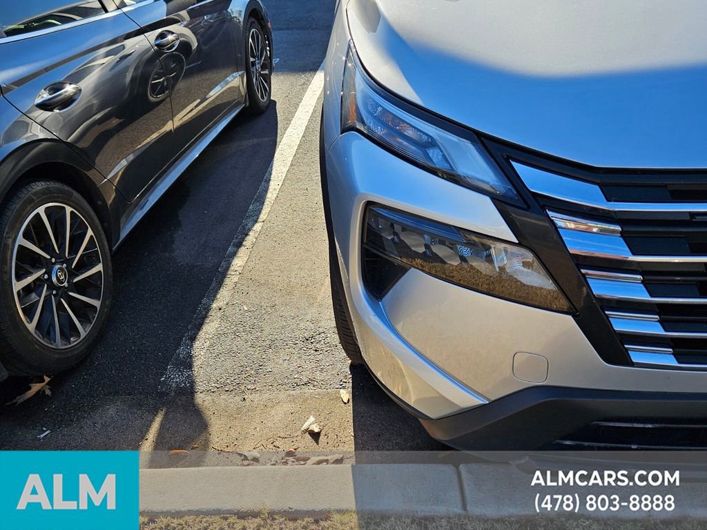 Used 2024 Nissan Rogue S image 4