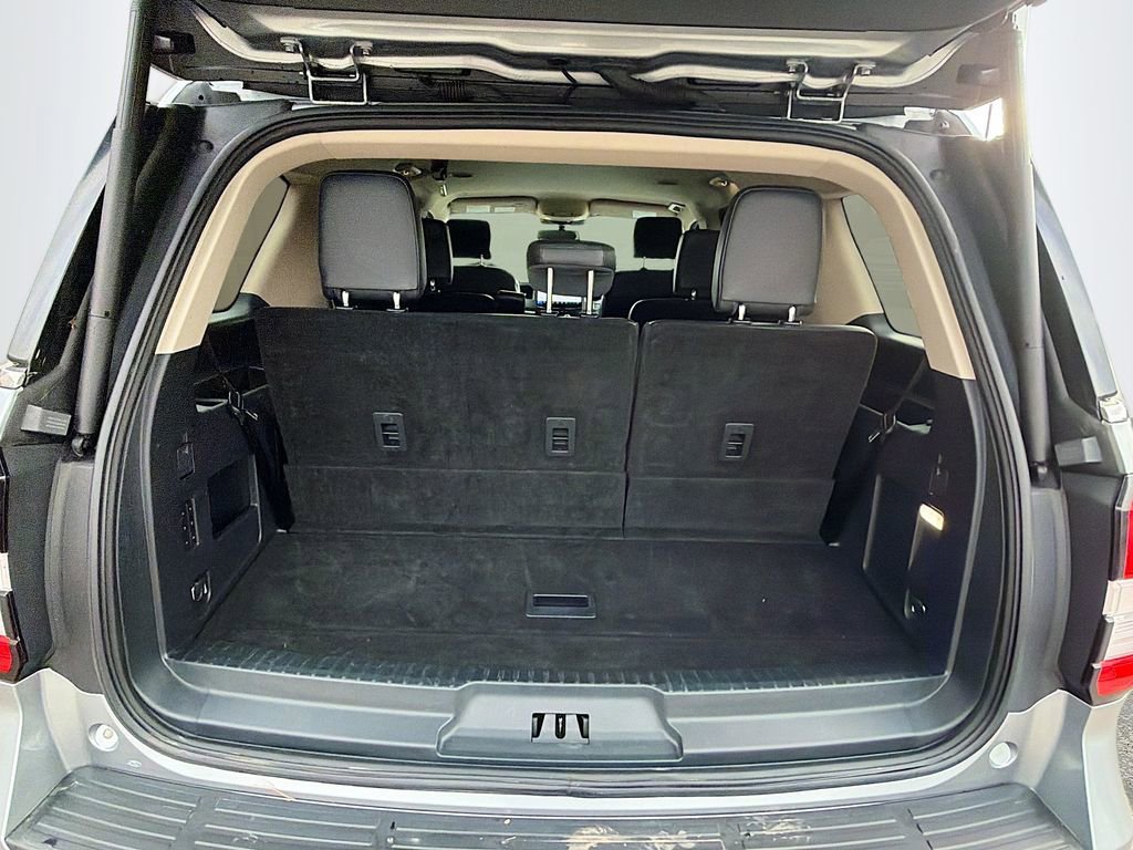 Used 2024 Ford Expedition XLT image 12