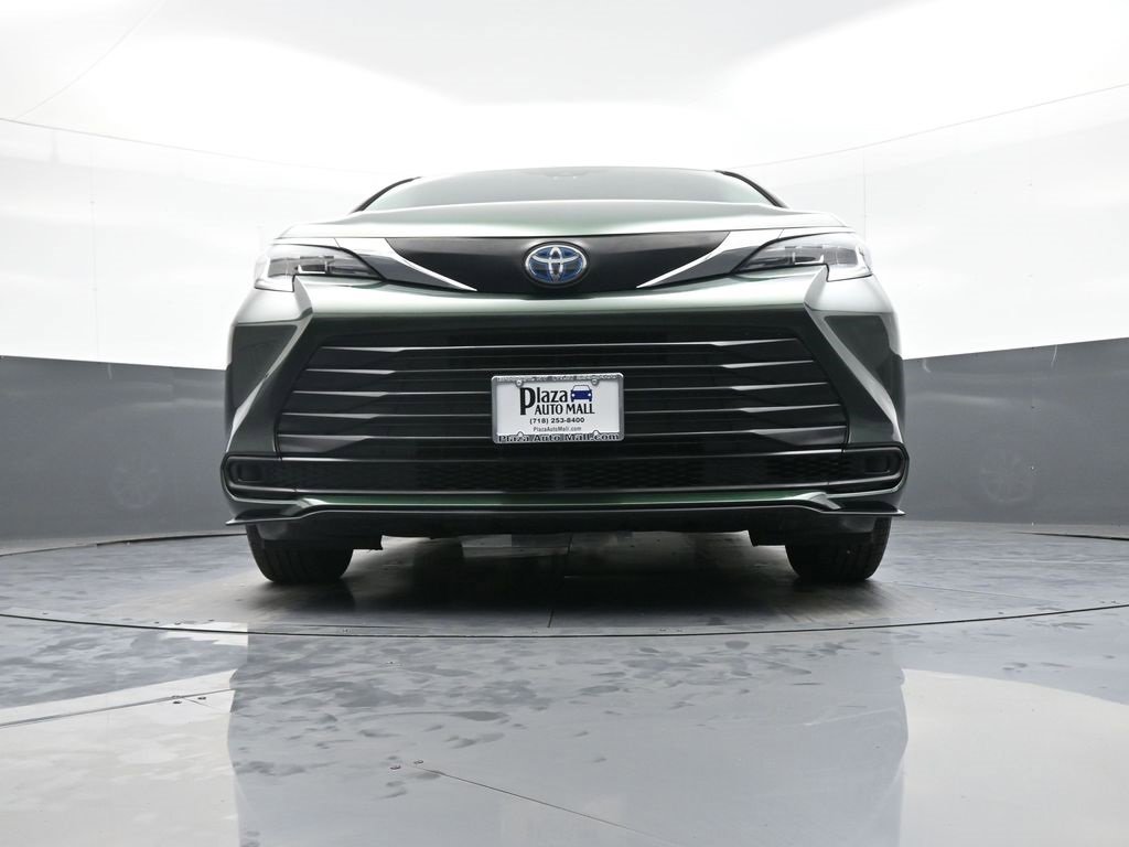 Certified 2021 Toyota Sienna LE image 27