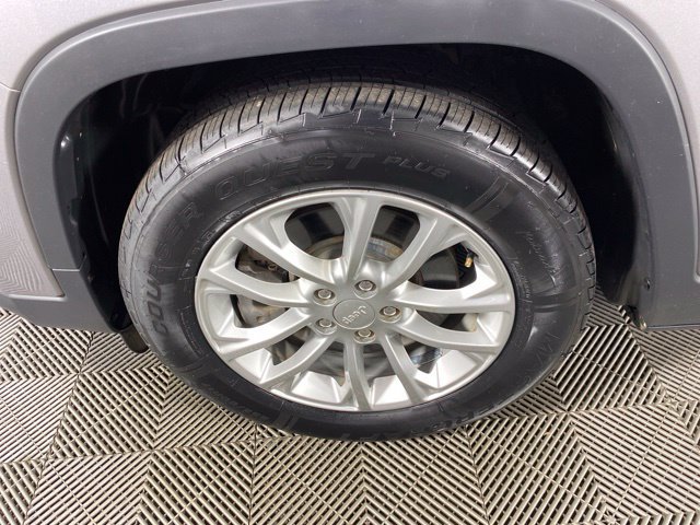 Used 2019 Jeep Cherokee Latitude w/ Cold Weather Group FWD image 15