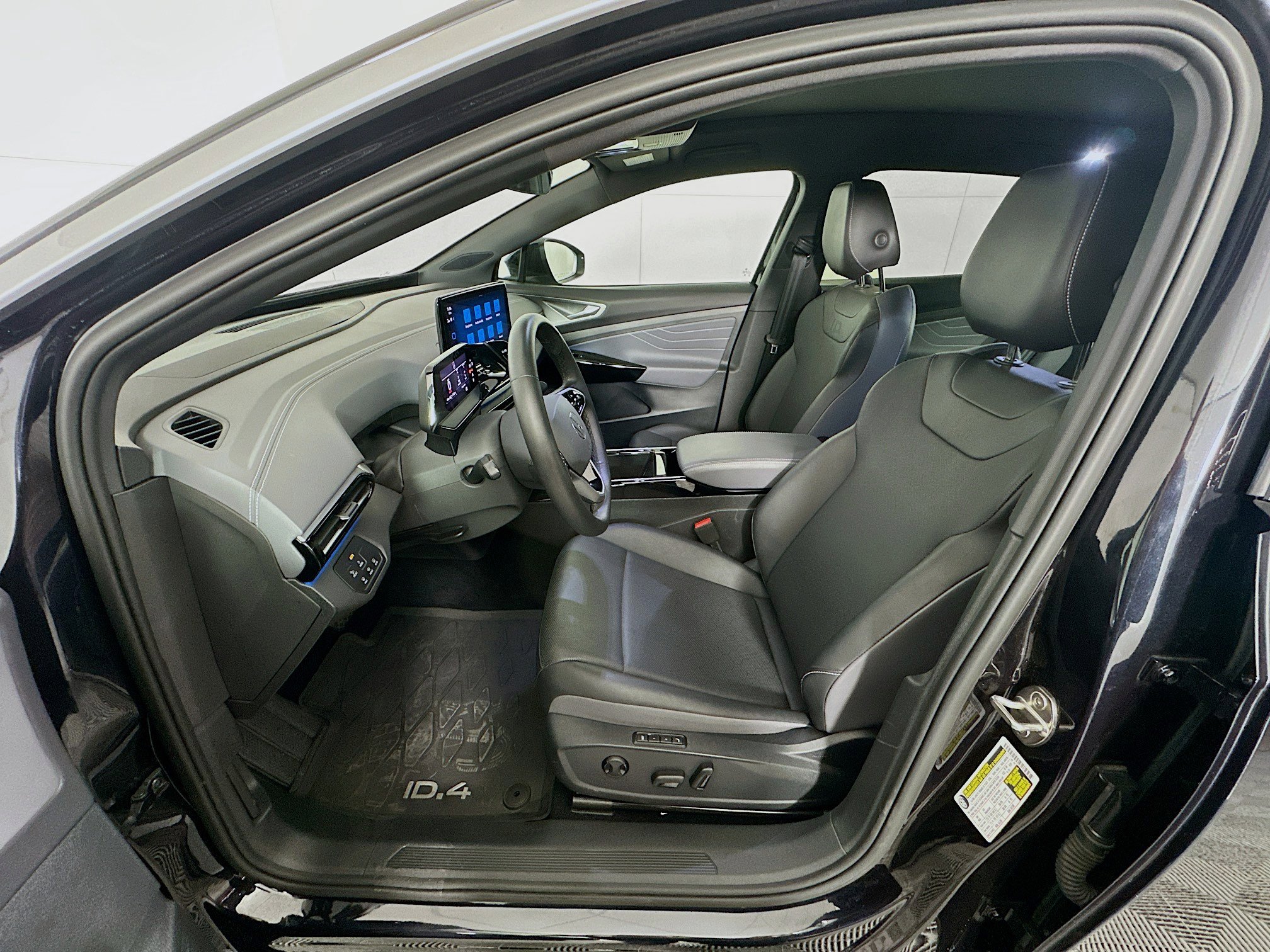 Used 2023 Volkswagen ID.4 Pro S Plus image 13