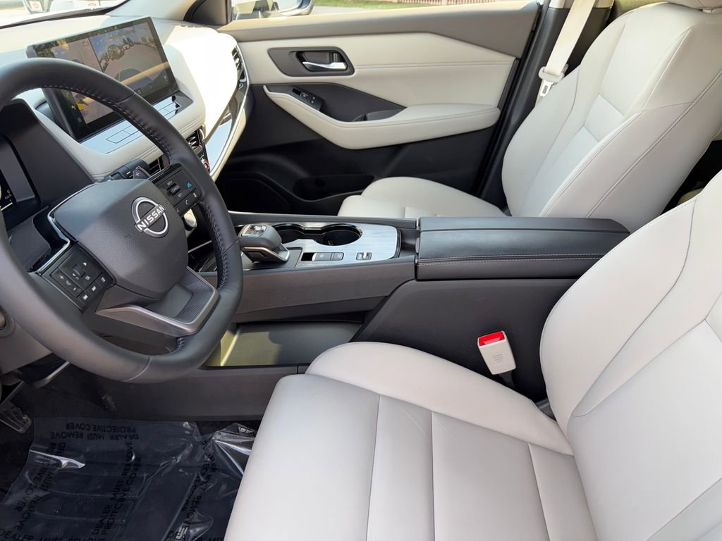 Used 2025 Nissan Rogue SL w/ SL Premium Package image 9