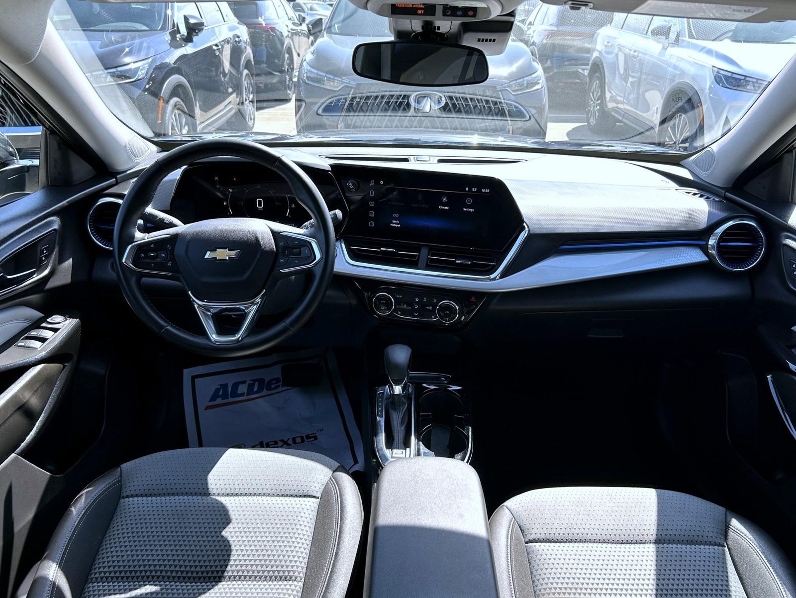 Used 2025 Chevrolet Trax LT w/ LT Convenience Package FWD image 12