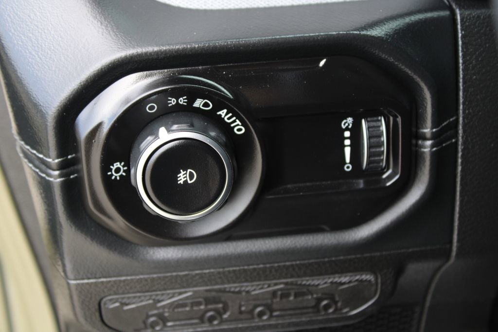 Used 2026 Jeep Wrangler Sahara AWD/4WD image 26