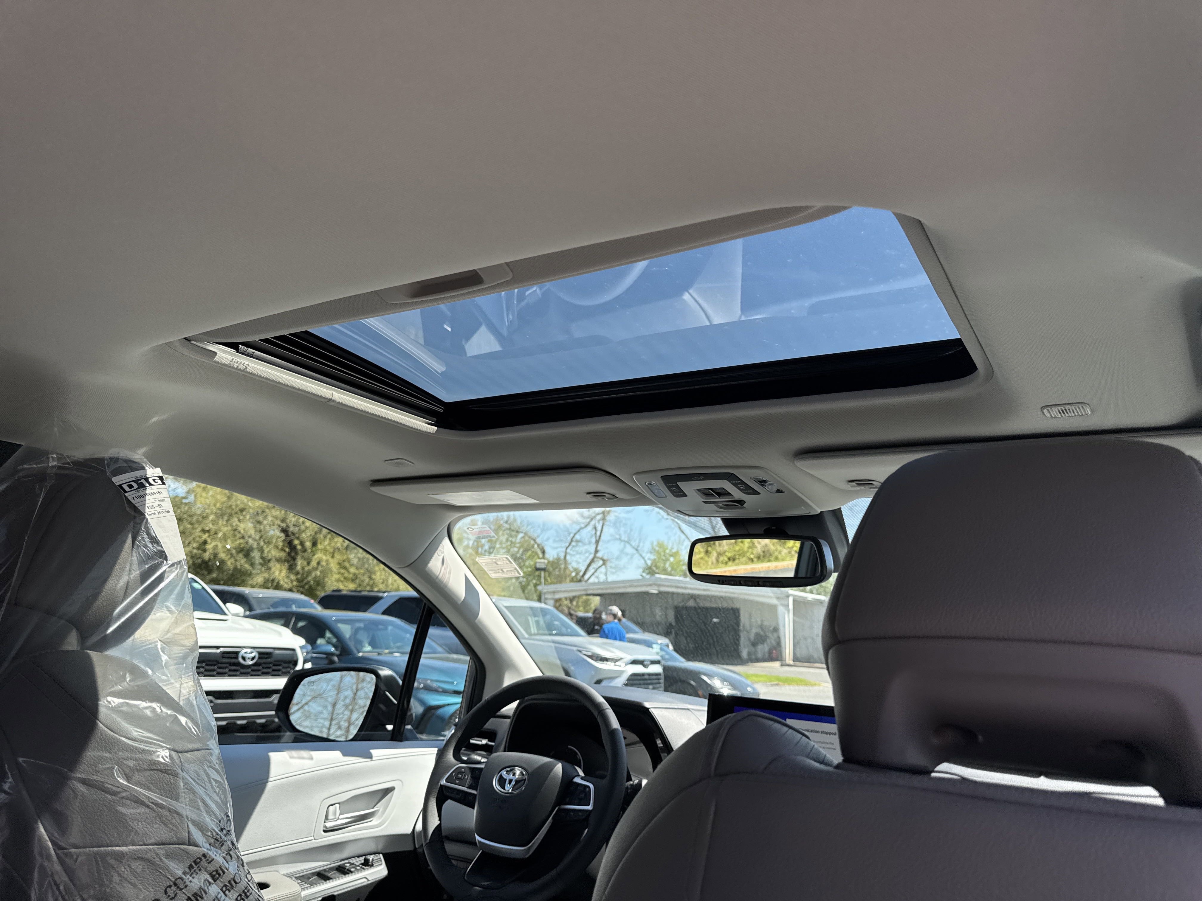 New 2025 Toyota Sienna XLE image 32