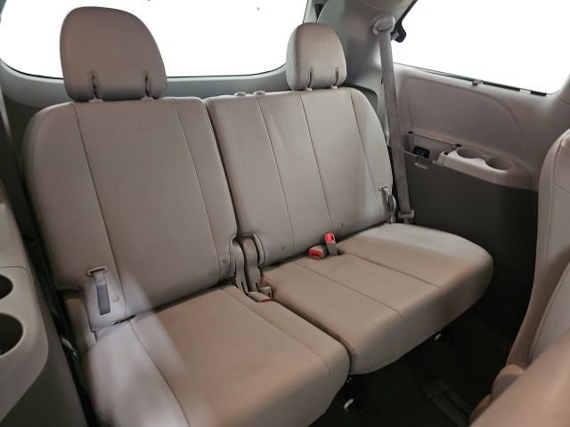 Used 2019 Toyota Sienna XLE w/ XLE Navigation Package image 35