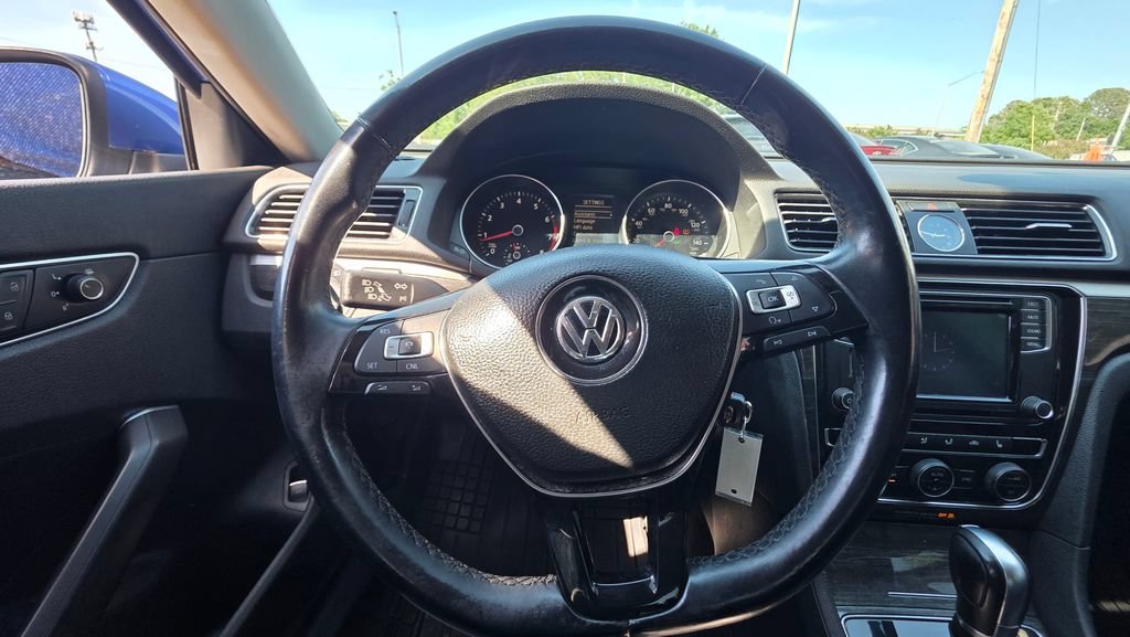 Used 2016 Volkswagen Passat 1.8T SE FWD image 11