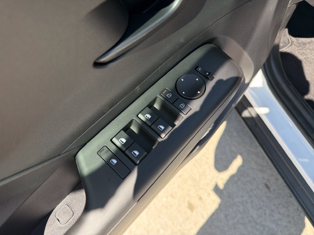 New 2027 Hyundai Kona SE FWD image 16