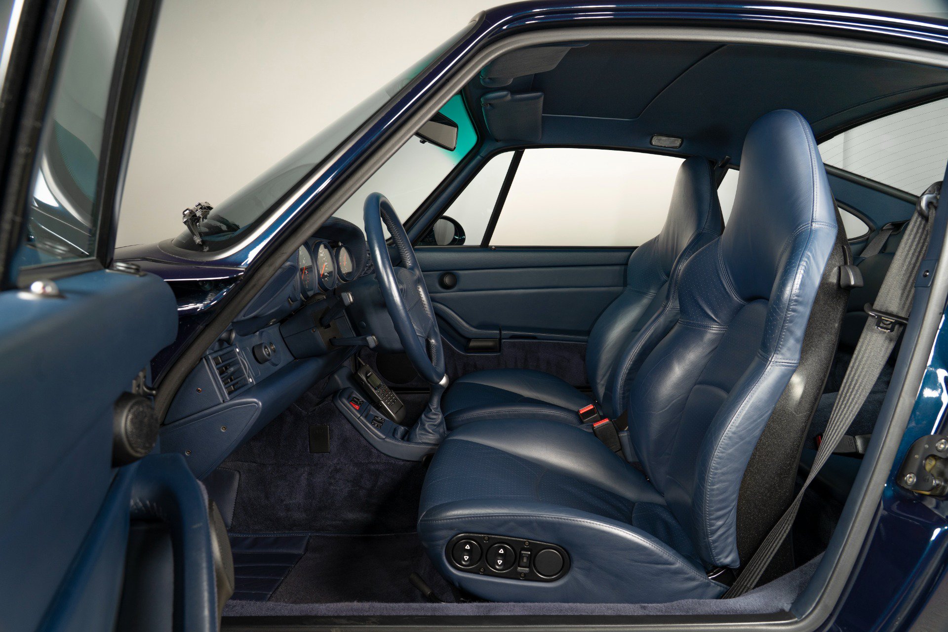 Used 1998 Porsche 911 image 27