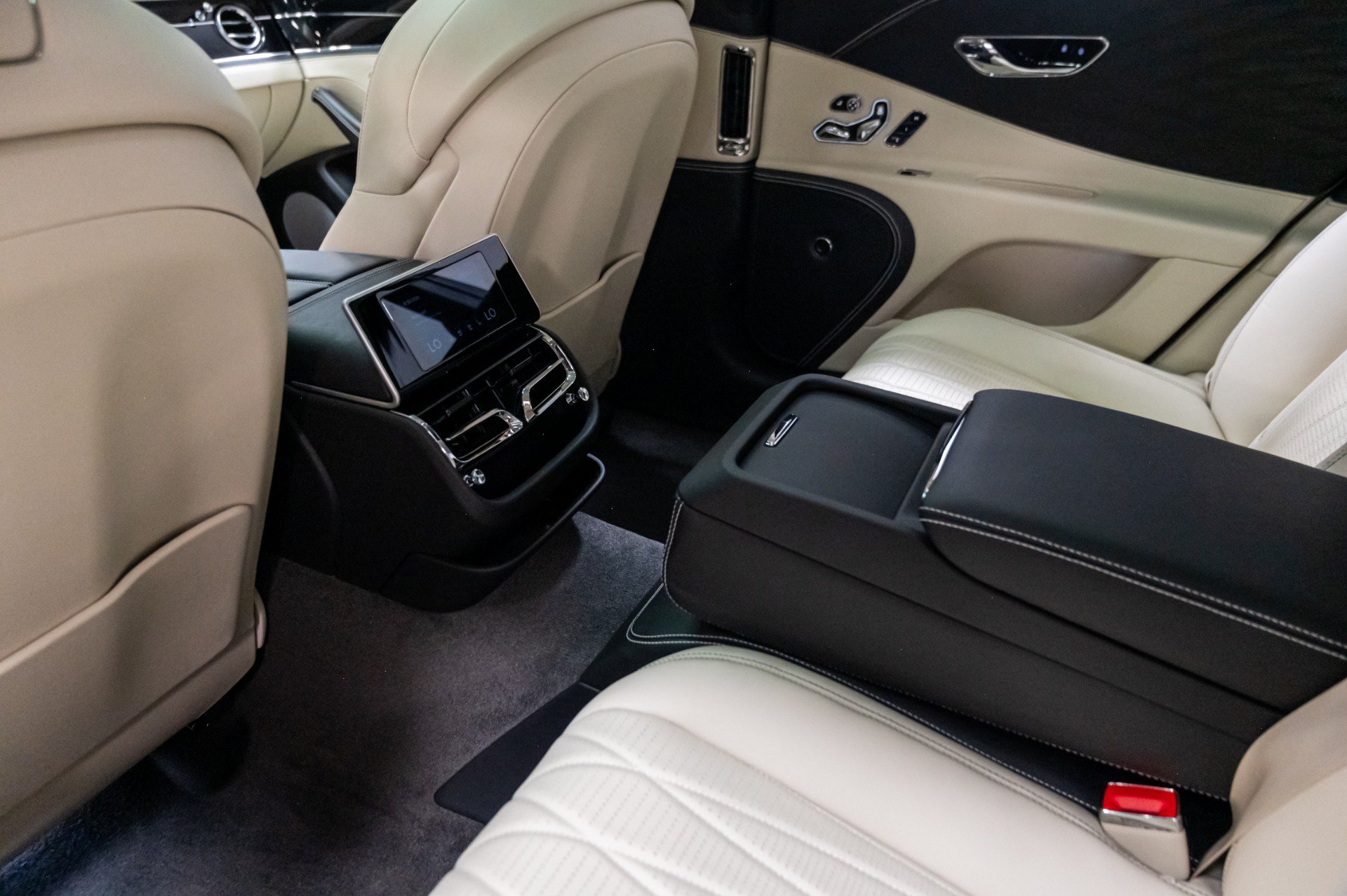 Used 2021 Bentley Flying Spur W12 AWD/4WD image 38