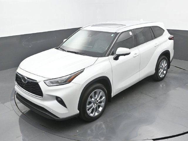 Used 2026 Toyota Highlander Limited AWD/4WD image 32
