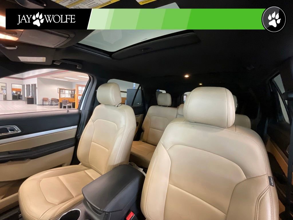 Used 2016 Ford Explorer XLT w/ Equipment Group 202A FWD image 9