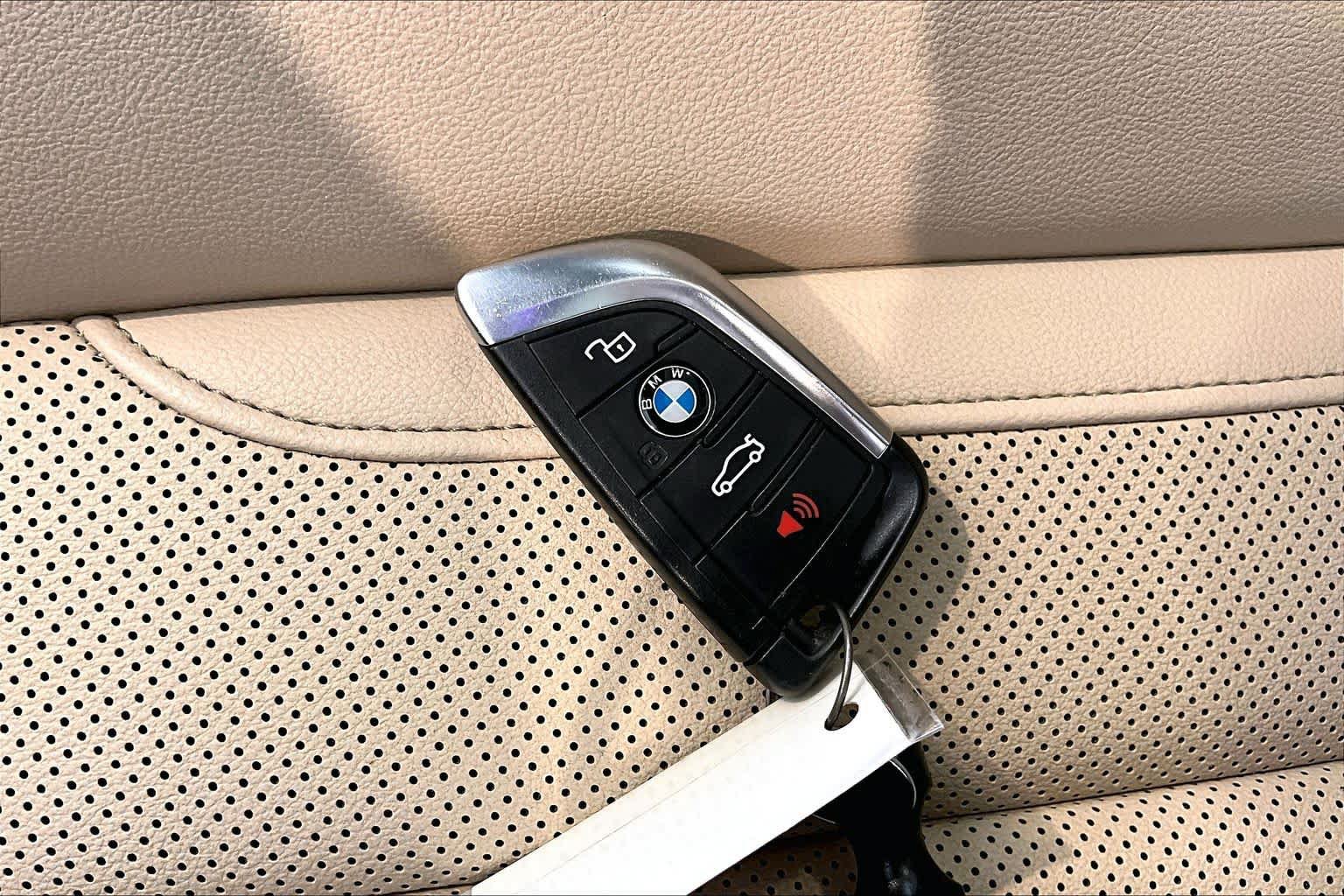 Used 2022 BMW 330i Sedan w/ M Sport Package RWD image 14