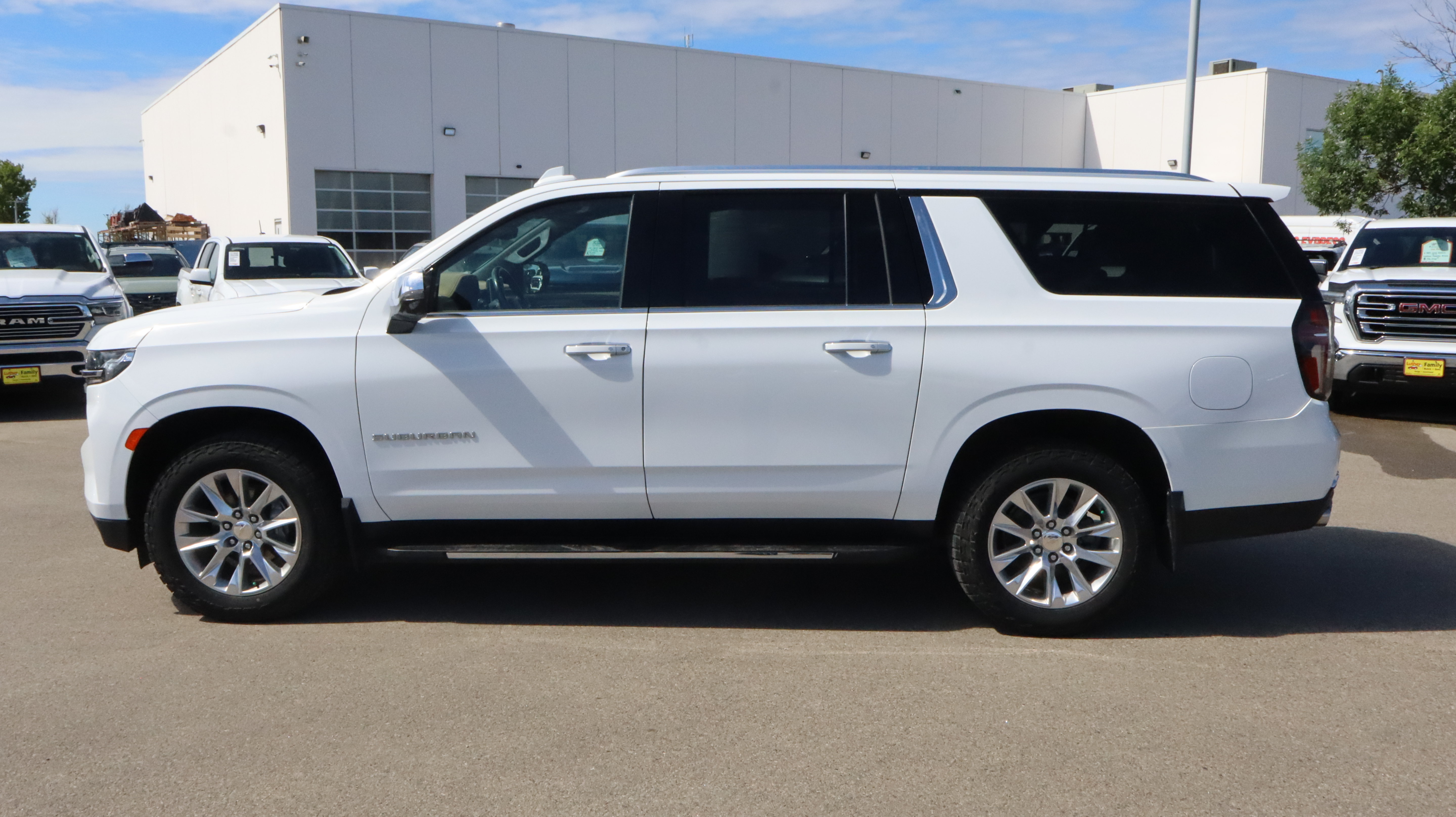 Used 2023 Chevrolet Suburban Premier AWD/4WD image 4