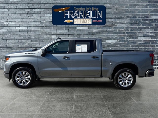 Used 2025 Chevrolet Silverado 1500 Custom image 2